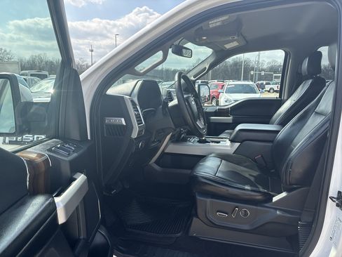 Used 2015 Ford F150 Lariat image 11