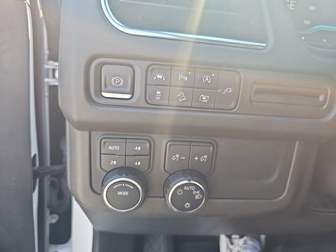 Used 2022 Chevrolet Tahoe Z71 w/ Luxury Package image 24