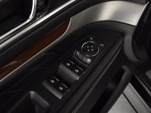 Used 2019 Ford Explorer Platinum image 26