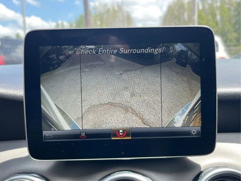 Used 2018 Mercedes-Benz GLA 250 4MATIC w/ Premium Package image 32