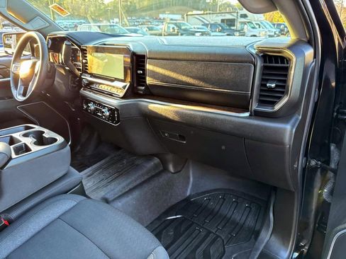 Used 2024 GMC Sierra 1500 SLE image 10