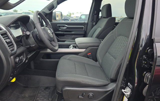 Used 2025 RAM 1500 Big Horn AWD/4WD image 5