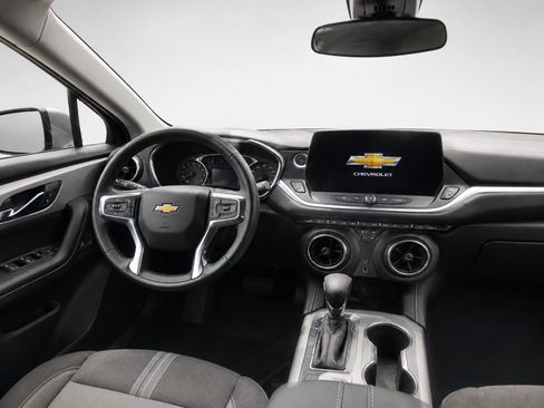 Used 2025 Chevrolet Blazer LT FWD image 20