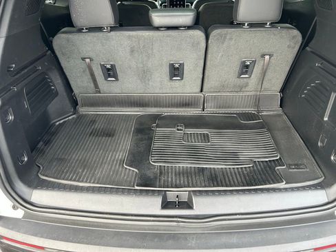 Used 2024 GMC Acadia AT4 w/ Luxury Package image 10