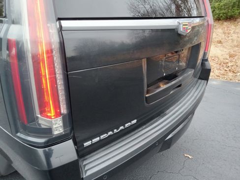 Used 2019 Cadillac Escalade ESV Luxury image 8