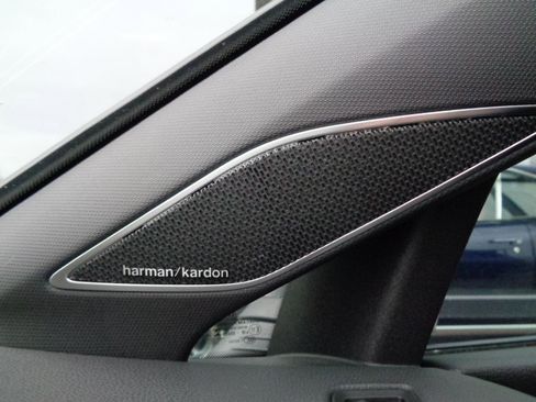 Used 2022 Volkswagen Golf R 2.0T Manual image 16