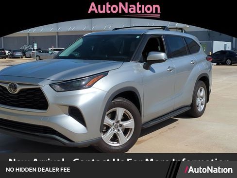 Used 2022 Toyota Highlander L FWD image 1