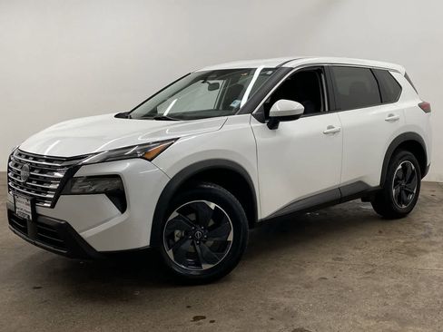 Used 2024 Nissan Rogue SV image 1