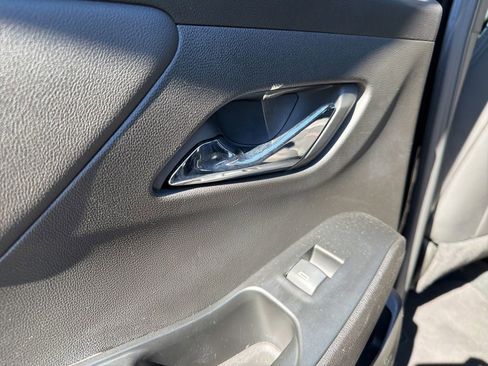 Used 2023 Chevrolet Traverse RS image 38