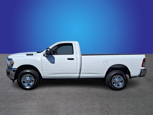 Used 2024 RAM 2500 Tradesman w/ Chrome Appearance Group image 7