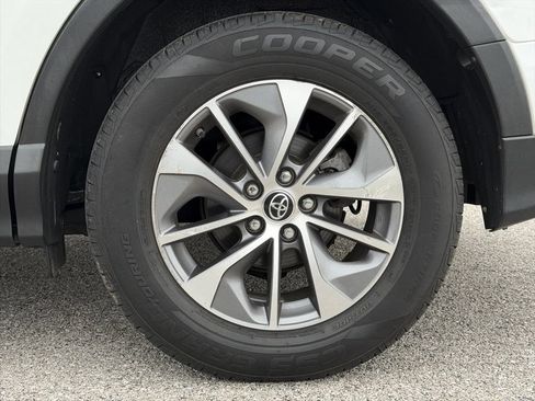 Used 2017 Toyota RAV4 XLE AWD/4WD image 37