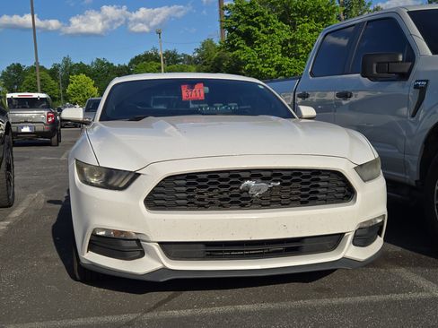 Used 2016 Ford Mustang Coupe image 2