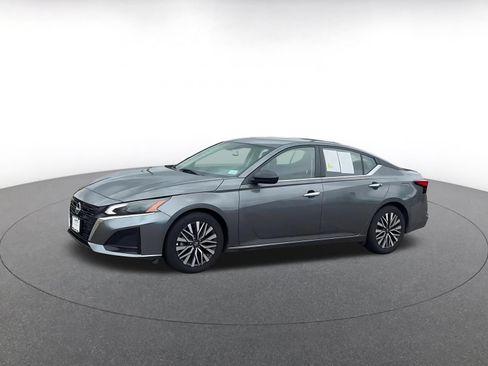 Used 2025 Nissan Altima 2.5 SV FWD image 6