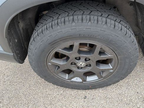 Used 2025 Honda Pilot TrailSport image 10