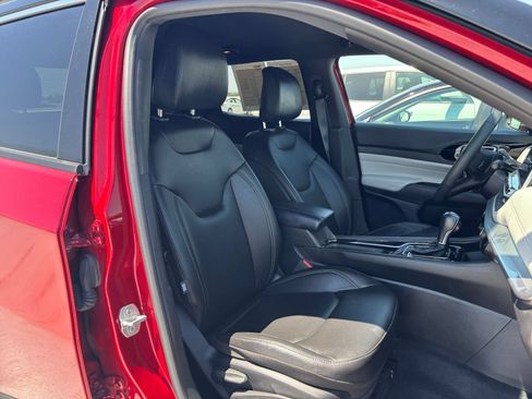 Used 2025 Jeep Compass Limited AWD/4WD image 37