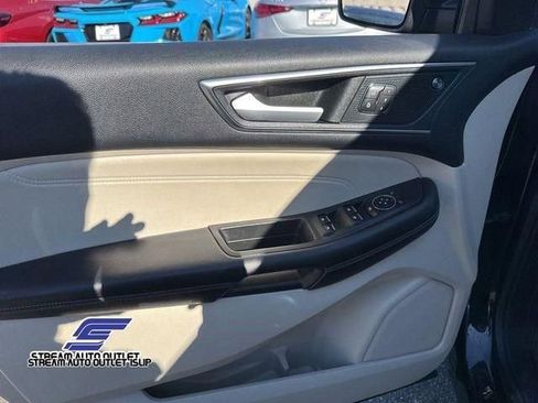 Used 2022 Ford Edge Titanium AWD/4WD image 19