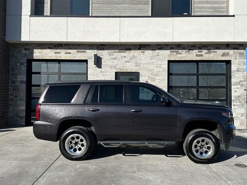 Used 2018 Chevrolet Tahoe LT image 2
