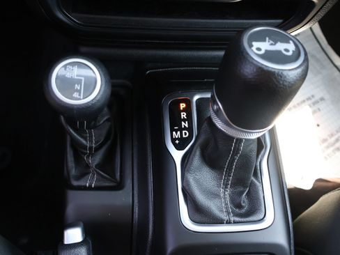 Used 2019 Jeep Wrangler Unlimited Sahara AWD/4WD image 17