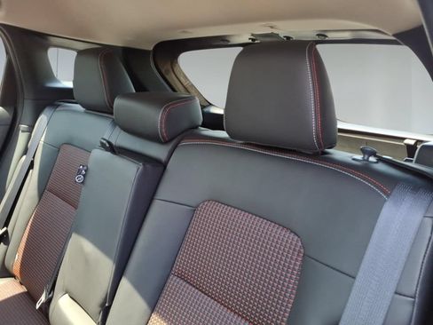 Used 2025 Nissan Kicks SR w/ SR Premium Package FWD image 12