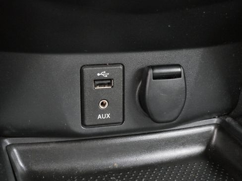 Used 2016 Nissan Rogue SV image 30