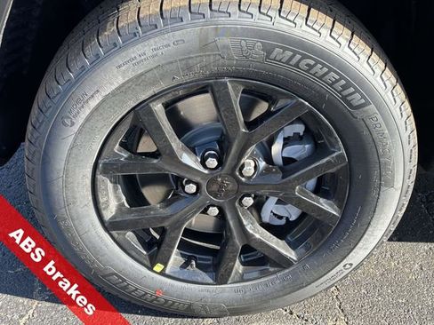 New 2025 Jeep Grand Cherokee L Altitude image 37