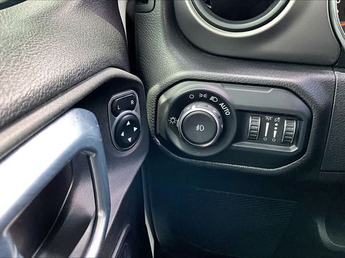Used 2021 Jeep Wrangler Unlimited Sport AWD/4WD image 36