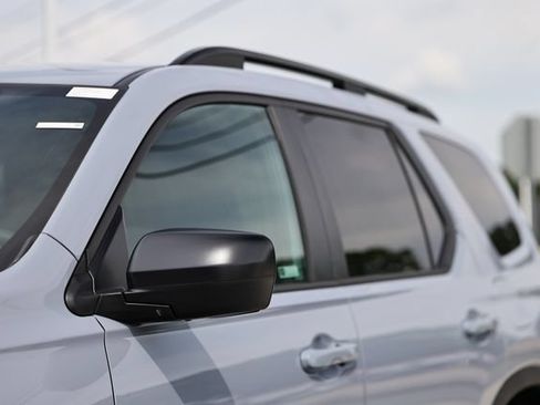 New 2026 Honda Pilot Sport image 5