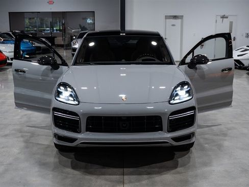 Used 2021 Porsche Cayenne Turbo AWD/4WD image 44