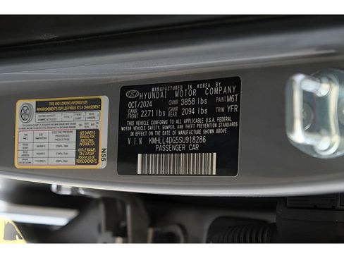 Used 2025 Hyundai Elantra SE FWD image 28