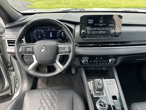 Used 2025 Mitsubishi Outlander 4WD Plug-In Hybrid image 36