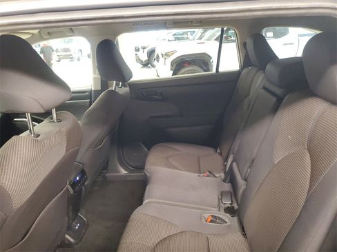 Certified 2023 Toyota Highlander LE image 11