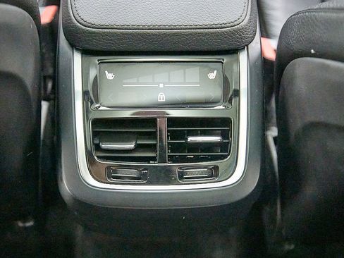 Used 2021 Volvo XC90 T6 Momentum w/ Climate Package image 28