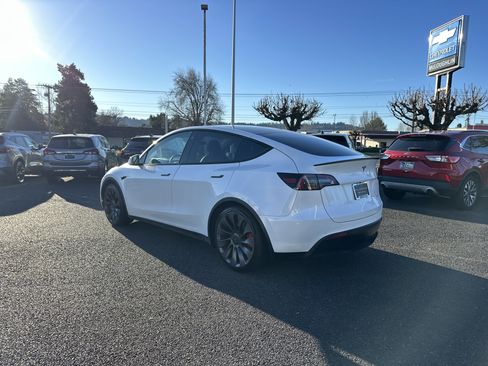 Used 2022 Tesla Model Y Performance image 3