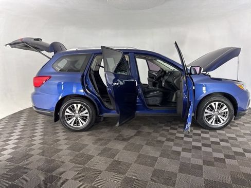 Used 2017 Nissan Pathfinder SL FWD image 16