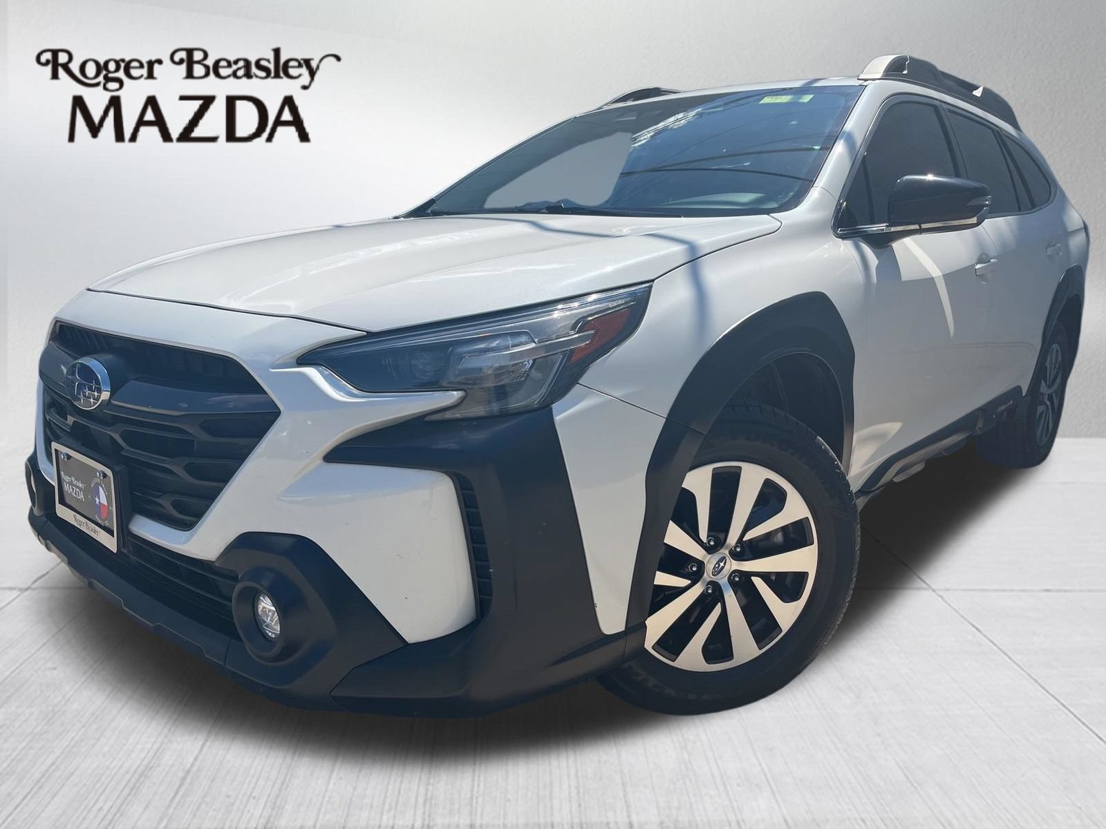 Used 2023 Subaru Outback Premium AWD/4WD image 1