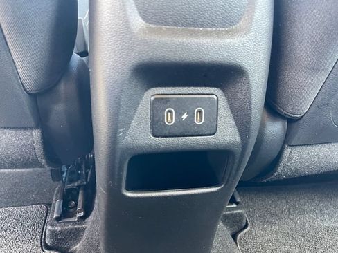 Used 2025 Hyundai Venue SEL FWD image 17