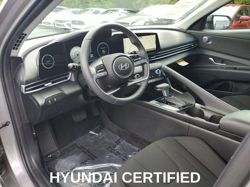 Certified 2025 Hyundai Elantra SEL FWD image 8