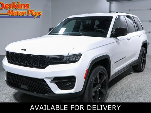 Used 2023 Jeep Grand Cherokee Altitude AWD/4WD image 1