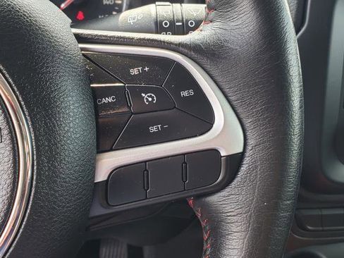 Used 2015 Jeep Renegade Trailhawk AWD/4WD image 11