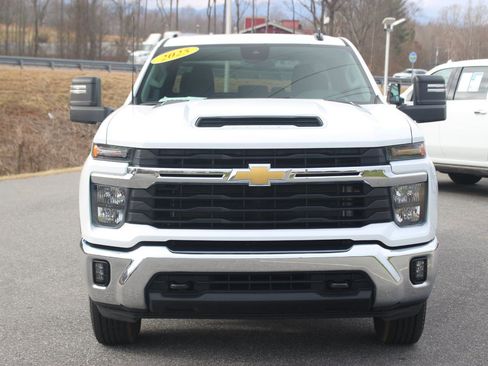 Used 2025 Chevrolet Silverado 2500 LT w/ Convenience Package AWD/4WD image 2