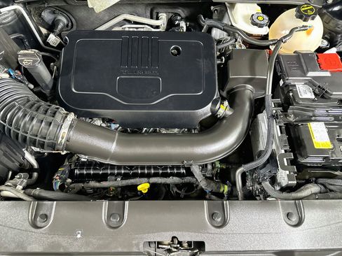 Used 2025 Chevrolet Blazer LT FWD image 31