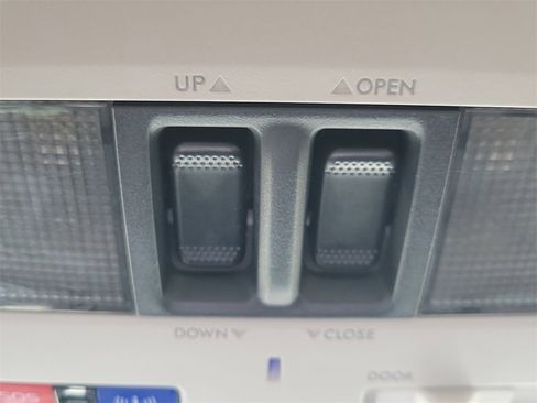 Used 2017 Subaru Crosstrek 2.0i Limited image 33