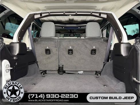 Used 2025 Jeep Wrangler Unlimited Rubicon AWD/4WD image 24