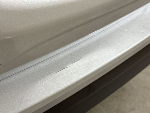 Used 2021 Chevrolet Equinox LS FWD image 30