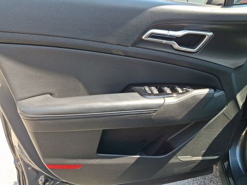 Used 2023 Kia Sportage EX AWD/4WD image 11