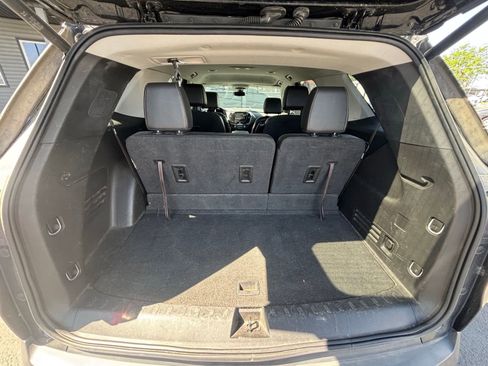Used 2019 Chevrolet Traverse LT w/ LT Premium Package AWD/4WD image 5