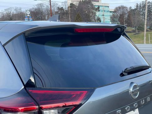 Certified 2023 Nissan Rogue SV image 24