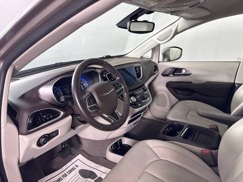 Used 2017 Chrysler Pacifica Touring-L FWD image 15