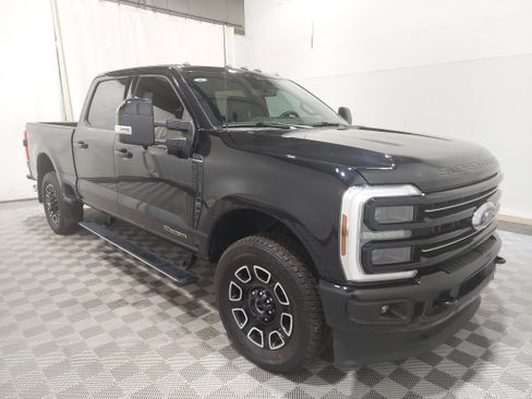 Used 2025 Ford F250 Platinum w/ FX4 Off-Road Package AWD/4WD image 4
