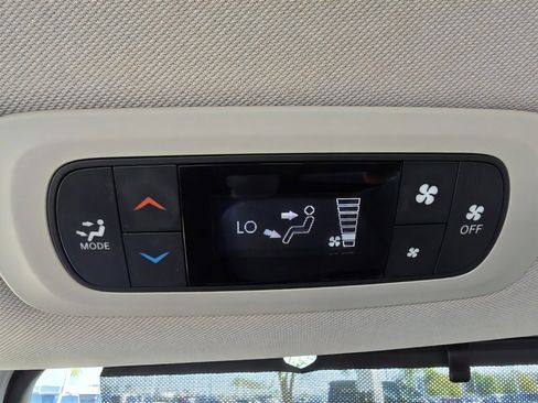 Used 2021 Chrysler Voyager Lxi image 34